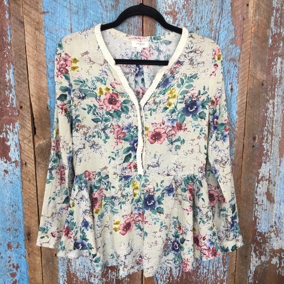 Umgee Fit and Flare Floral Top - Picture 2 of 7